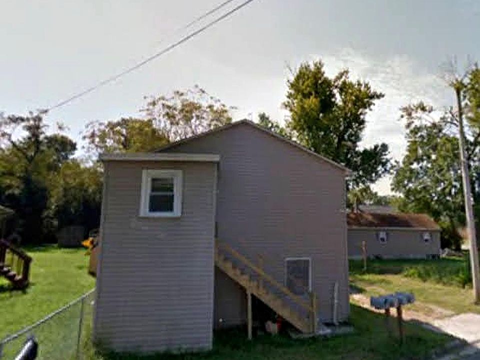 2nd image of 30 Davis Ave
