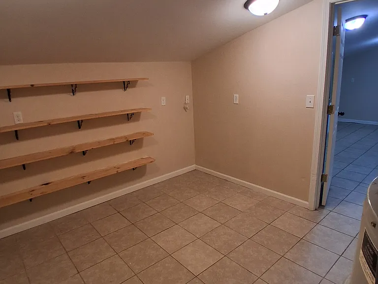 216 S Pecan St — Photo 17