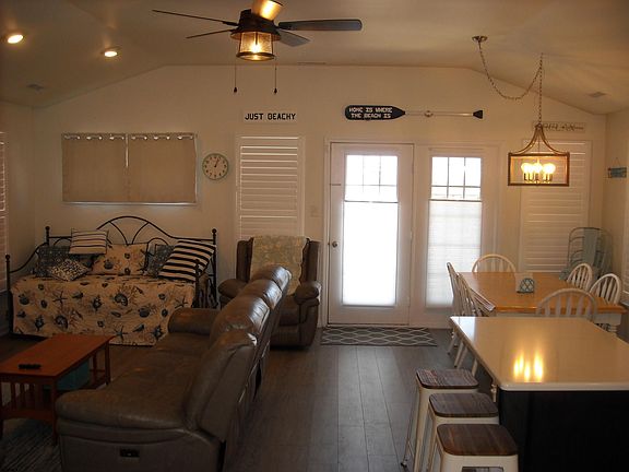 5th image of 1125 West Ave #C