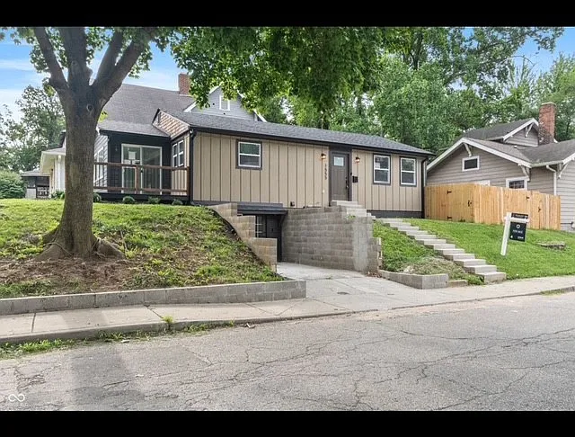 1555 N Dearborn St — Photo 2