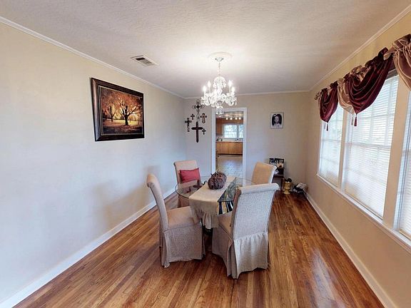 3rd image of 204 Dogwood Cir