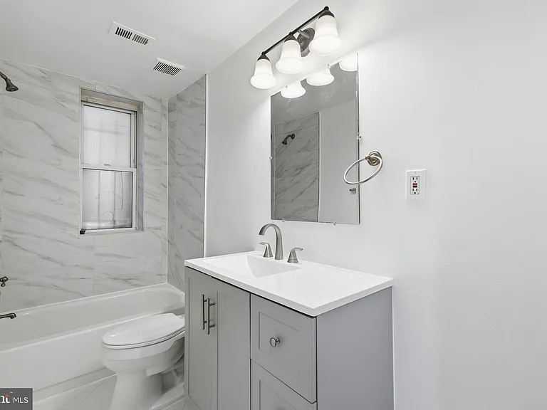 1038 6th St NE #101 — Photo 15