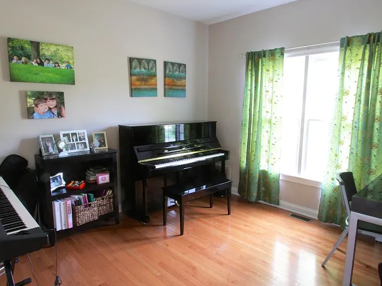 678 Union Dr — Photo 3