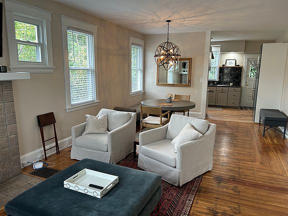 3rd image of 25 Glen Este Pl