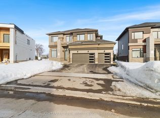 3725 Lakepoint Dr E, Severn, ON L3V 8N1