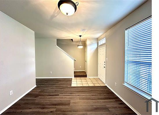 4th image of 2324 Basswood Dr