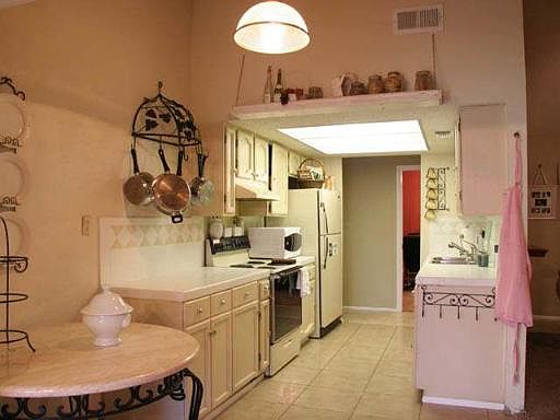 3rd image of 8511 BRISTLECONE DR