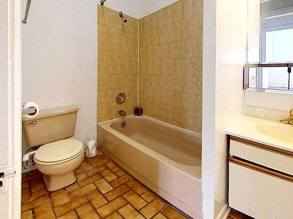 4th image of 4653 N Malden St #3E