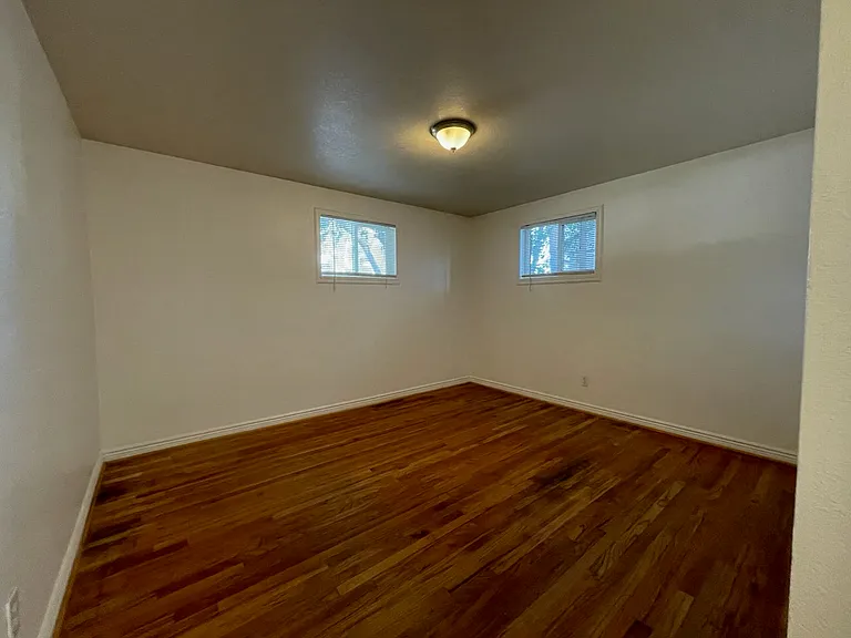 385 Yates St — Photo 9