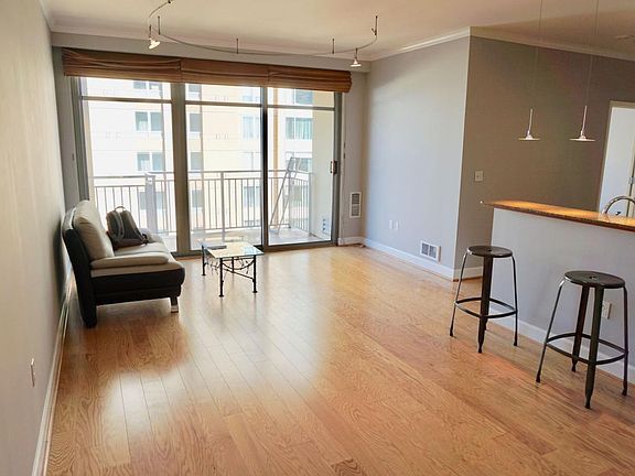 5th image of 246 2nd St APT 1105