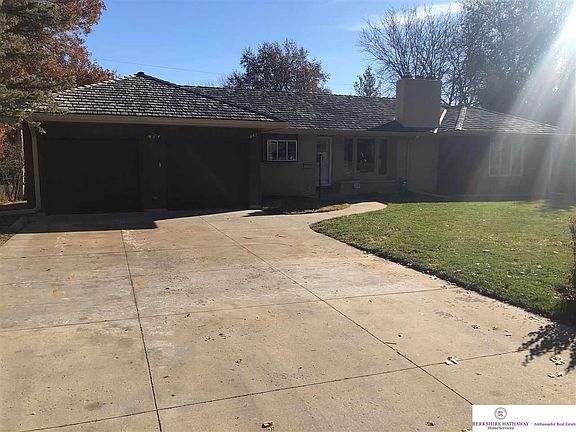 2nd image of 687 Parkwood Ln