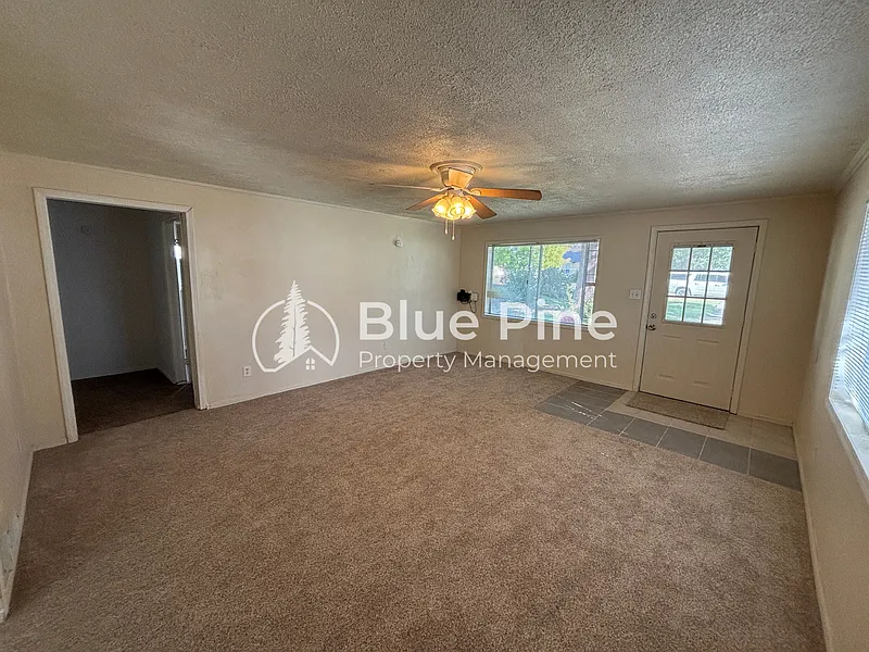 3 bed, 1.0 bath, 1190 sqft, $1,595 — Photo 3