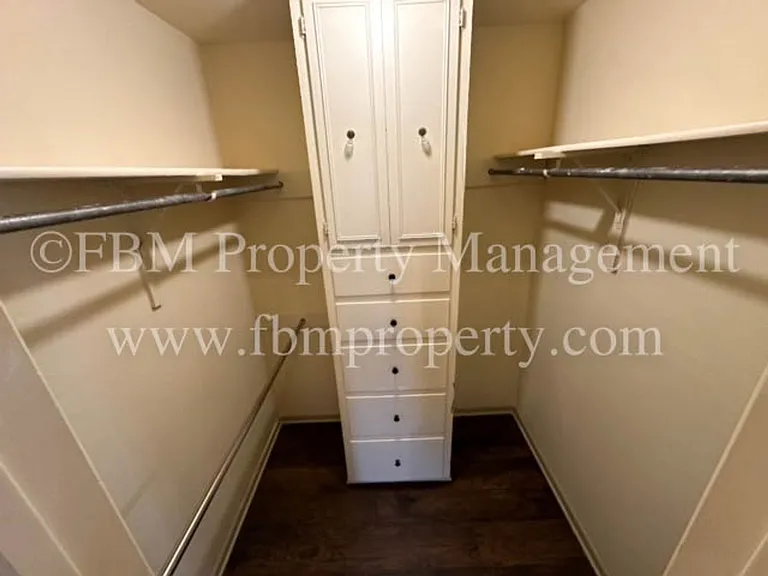 900 Dobbins Rd — Photo 17