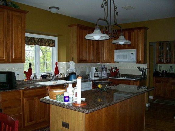 5th image of 9836 Creekwood Trl