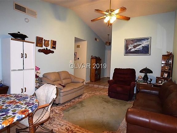 5th image of 212 Tamarack Dr