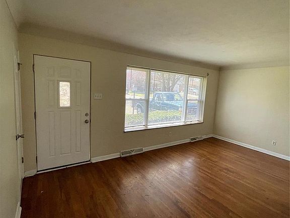 3rd image of 2055 Saint Louis St