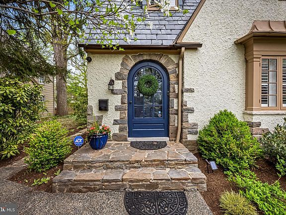 2nd image of 310 Thornhill Rd