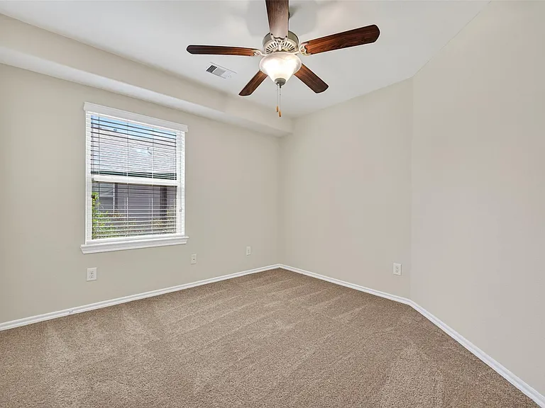 6438 Haywards Crossing South Cir — Photo 22