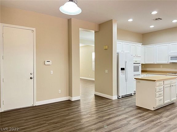 5th image of 331 Dartmouth Hills St