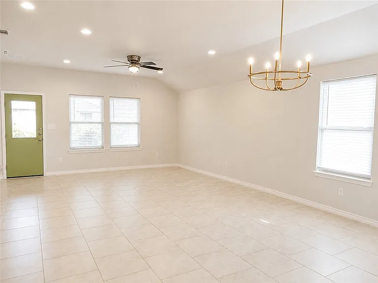 2301 Sky Crest Dr — Photo 5