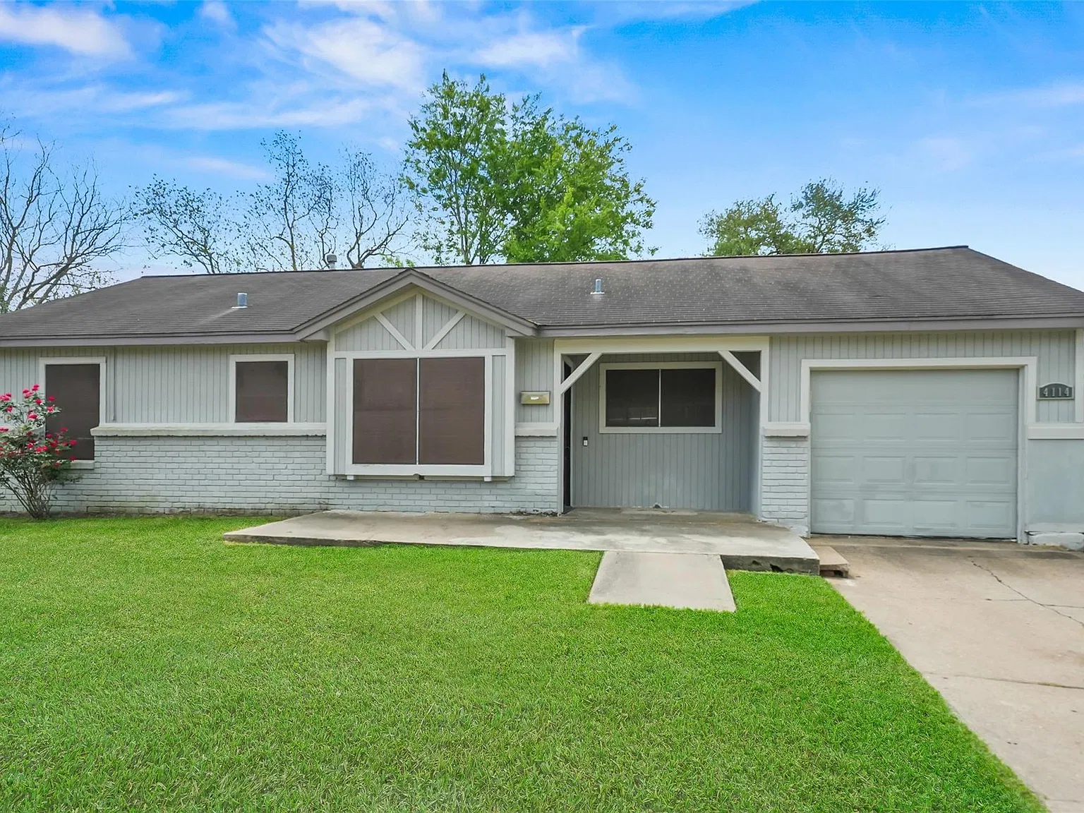 3 bed, 1.0 bath, 1174 sqft, $1,625 — Photo 2
