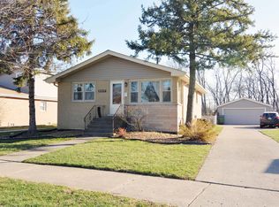 5937 W 99th St, Oak Lawn, IL 60453
