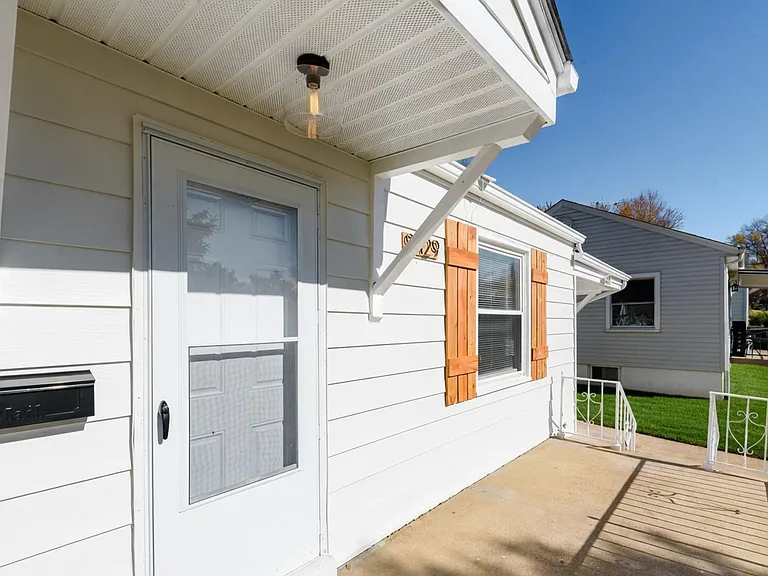 9429 Harold Dr — Photo 2