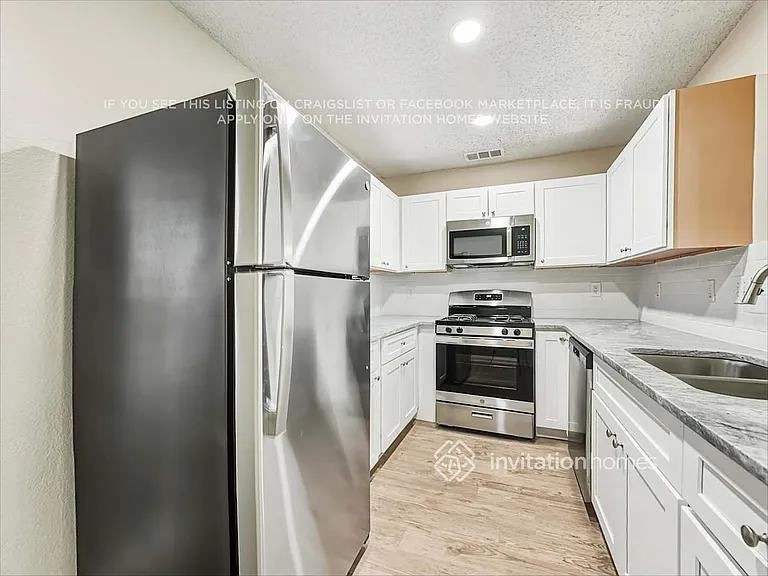 5201 Waltham Ct — Photo 9