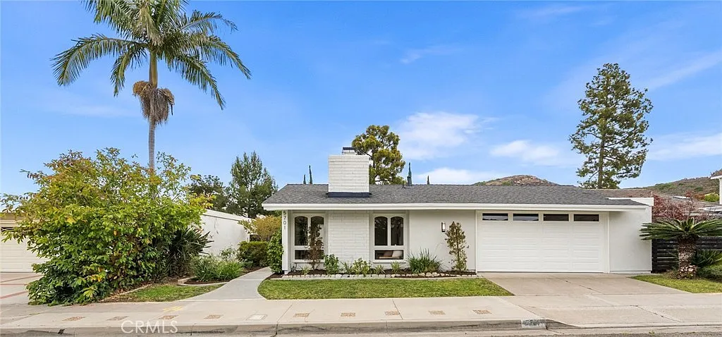 4 bed, 2.5 bath, 2015 sqft, $4,800 — Photo 1