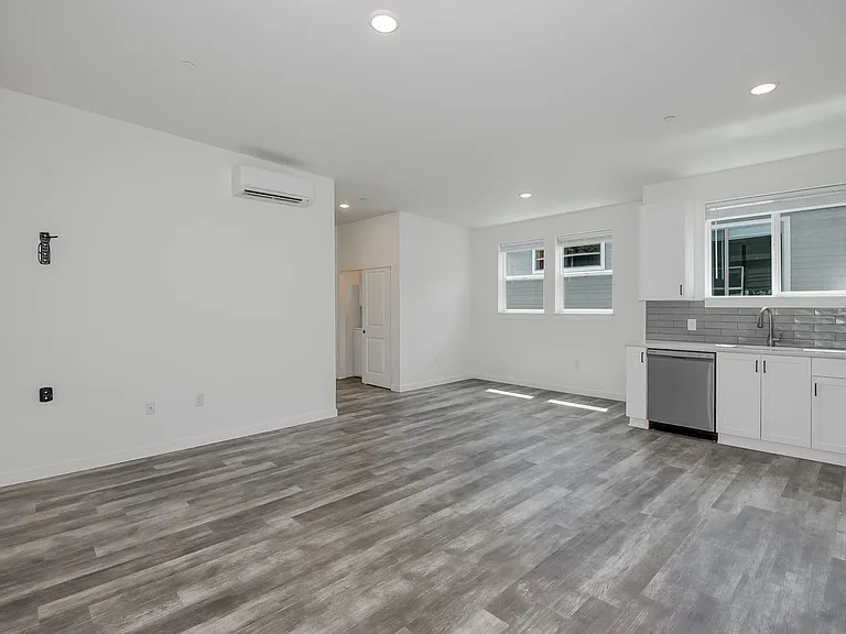 Bailey Commons — Photo 3