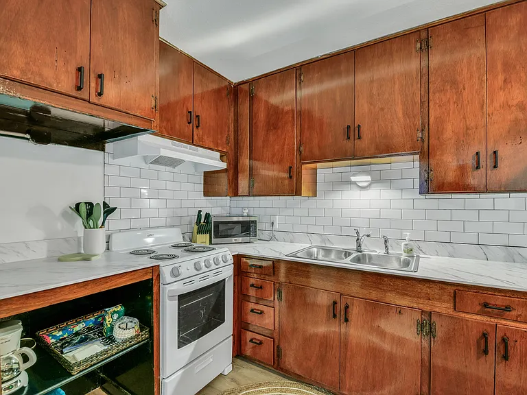 1009 Meadow Park Dr — Photo 9