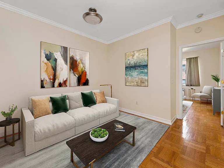 335 E 54th St #2R — Photo 3