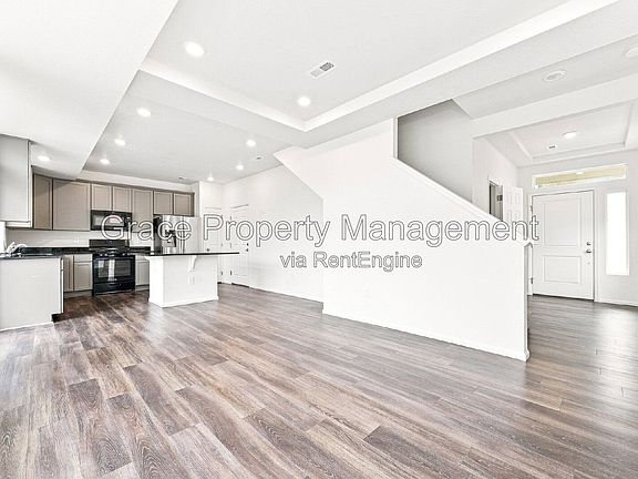 3rd image of 4553 N Quemoy St