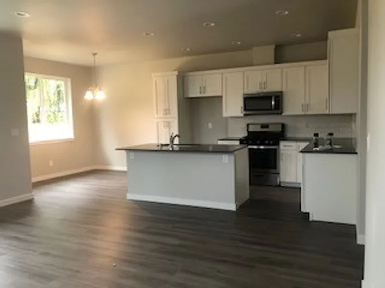 342 N Central St — Photo 5