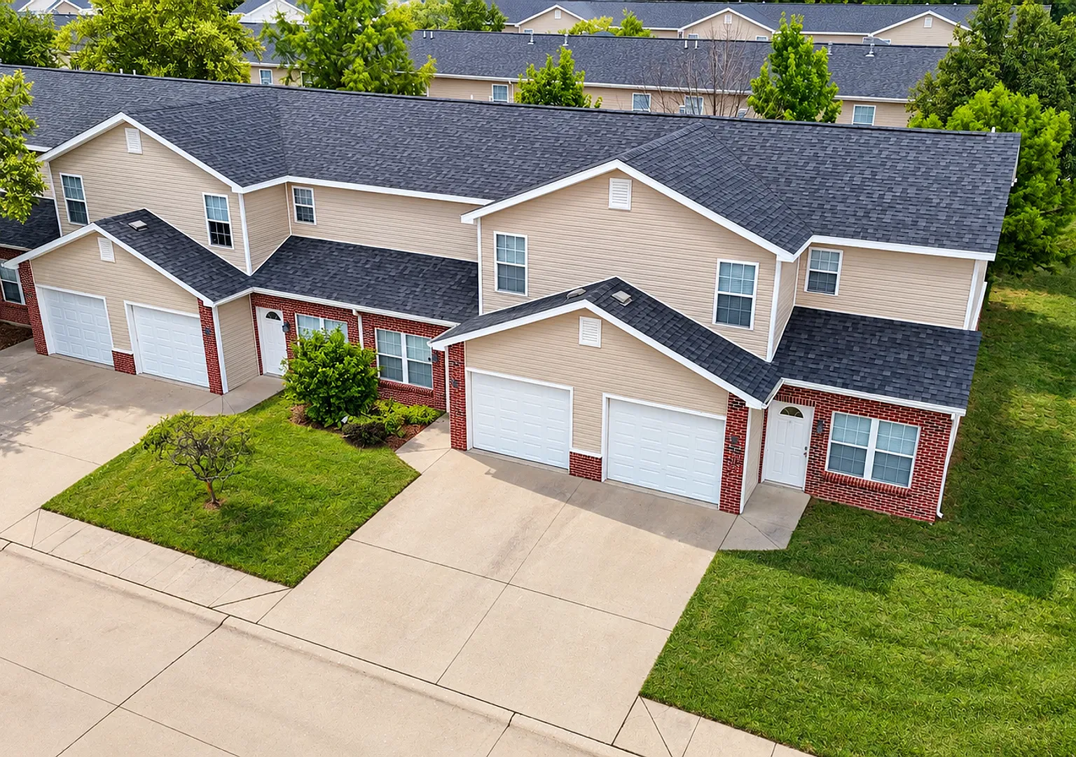 5000 Derby Ridge Dr — Photo 2