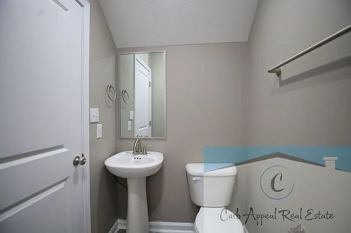915 Dr Martin Luther King Jr Dr #C — Photo 9