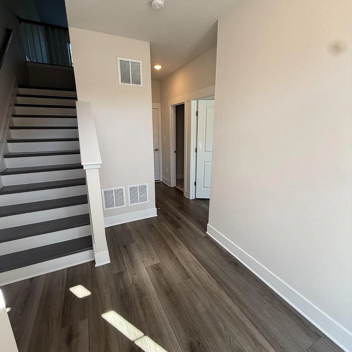 4 bed, 2.5 bath, 1900 sqft, $2,850 — Photo 3