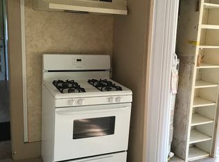 1024 W Chestnut St, Carthage, MO 64836