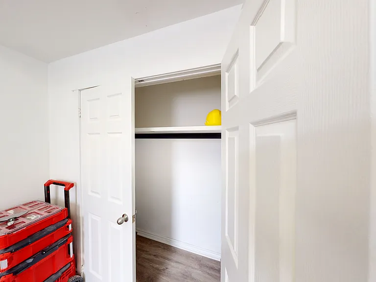 1152 Gerrard St E — Photo 27