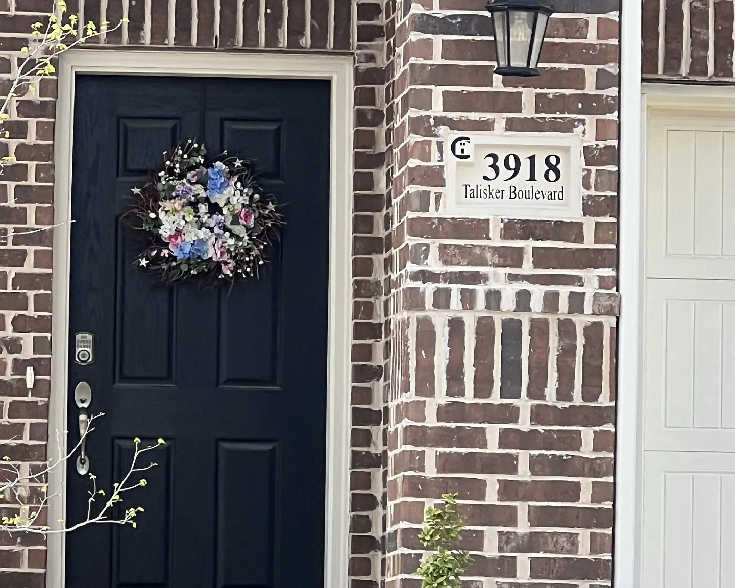 4 bed, 2700 sqft, $2,600 — Photo 2
