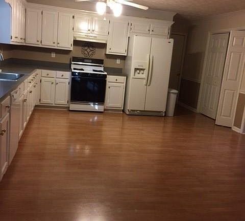 2nd image of 560 Fawn Ln