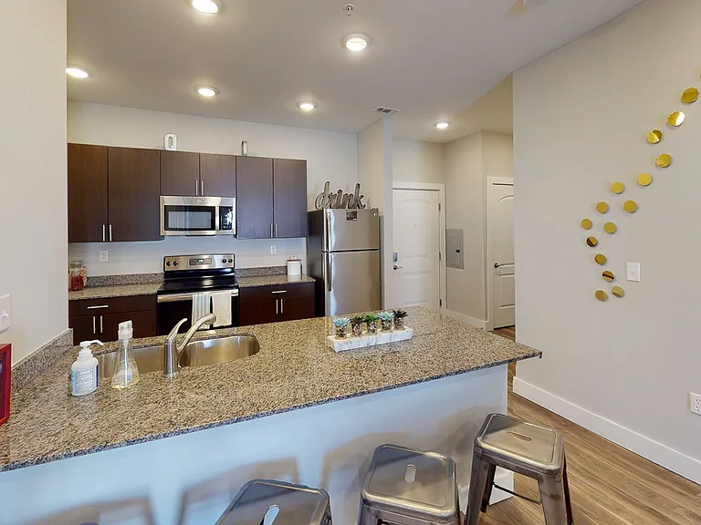 The-Quarters-Bloomington-4-BED-4-BATH-Kitchen