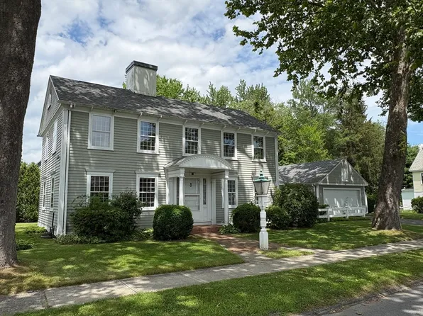 11 Smith St, Greenfield, MA 01301