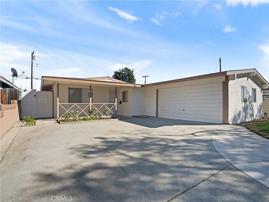 3 bed, 1110 sqft, $3,650 — Photo 1
