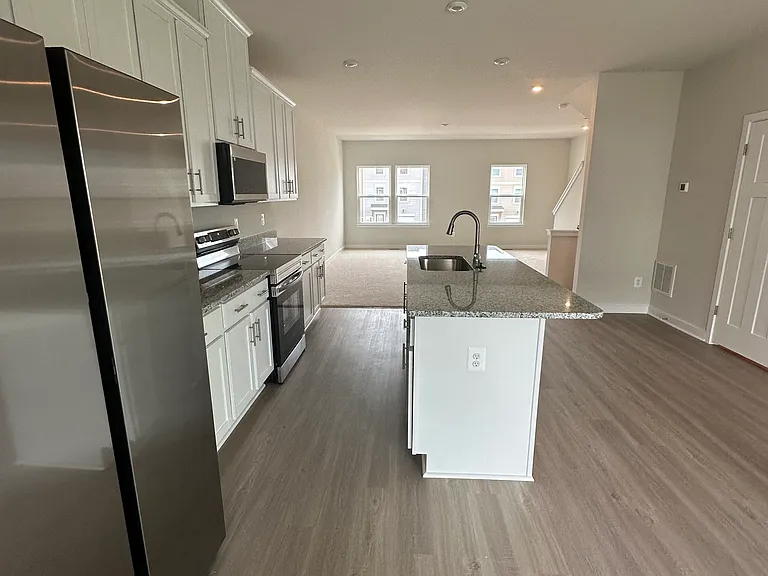 212 Huntwellwest Blvd — Photo 24