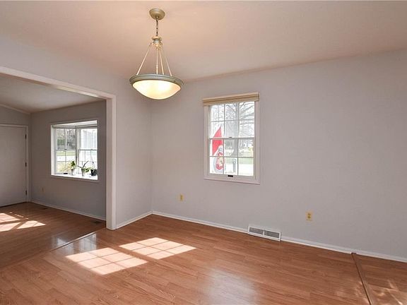 5th image of 140 Fredericksberg Dr
