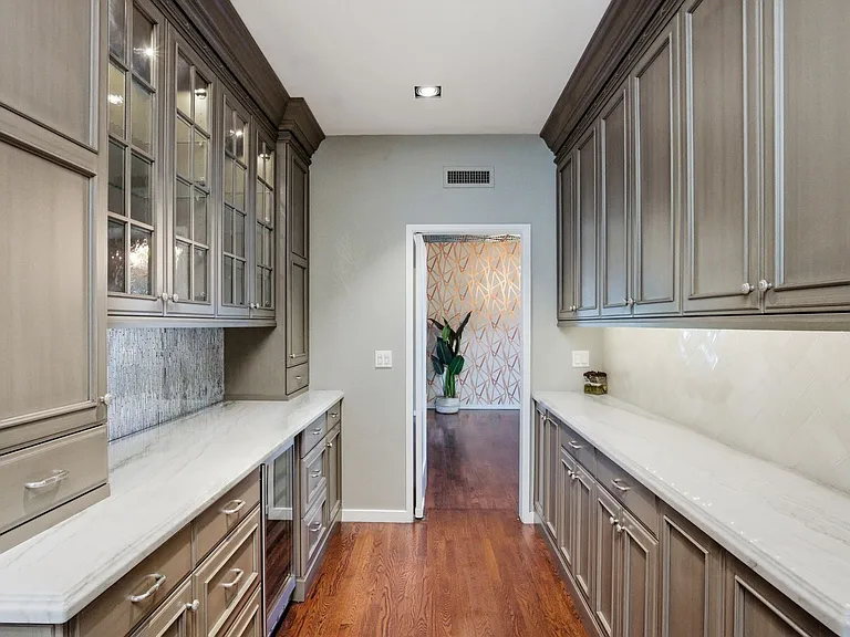 2939 N Manor Dr W — Photo 8