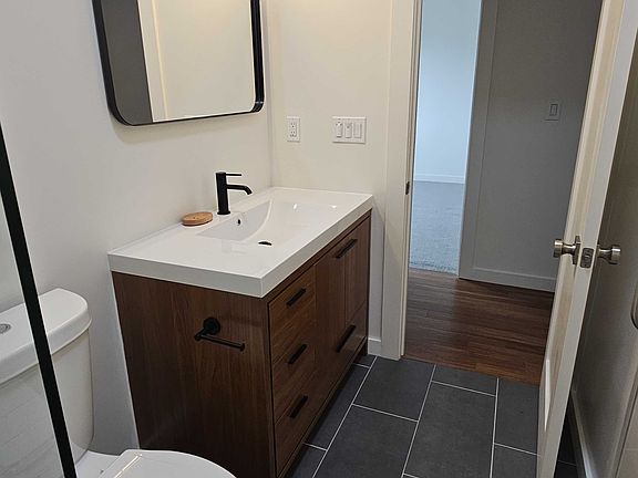 5th image of 142 Brighton Ave