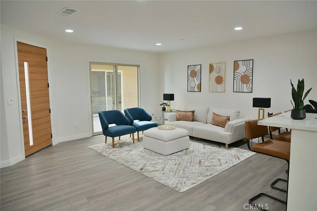 3 bed, 1795 sqft, $5,550 — Photo 3