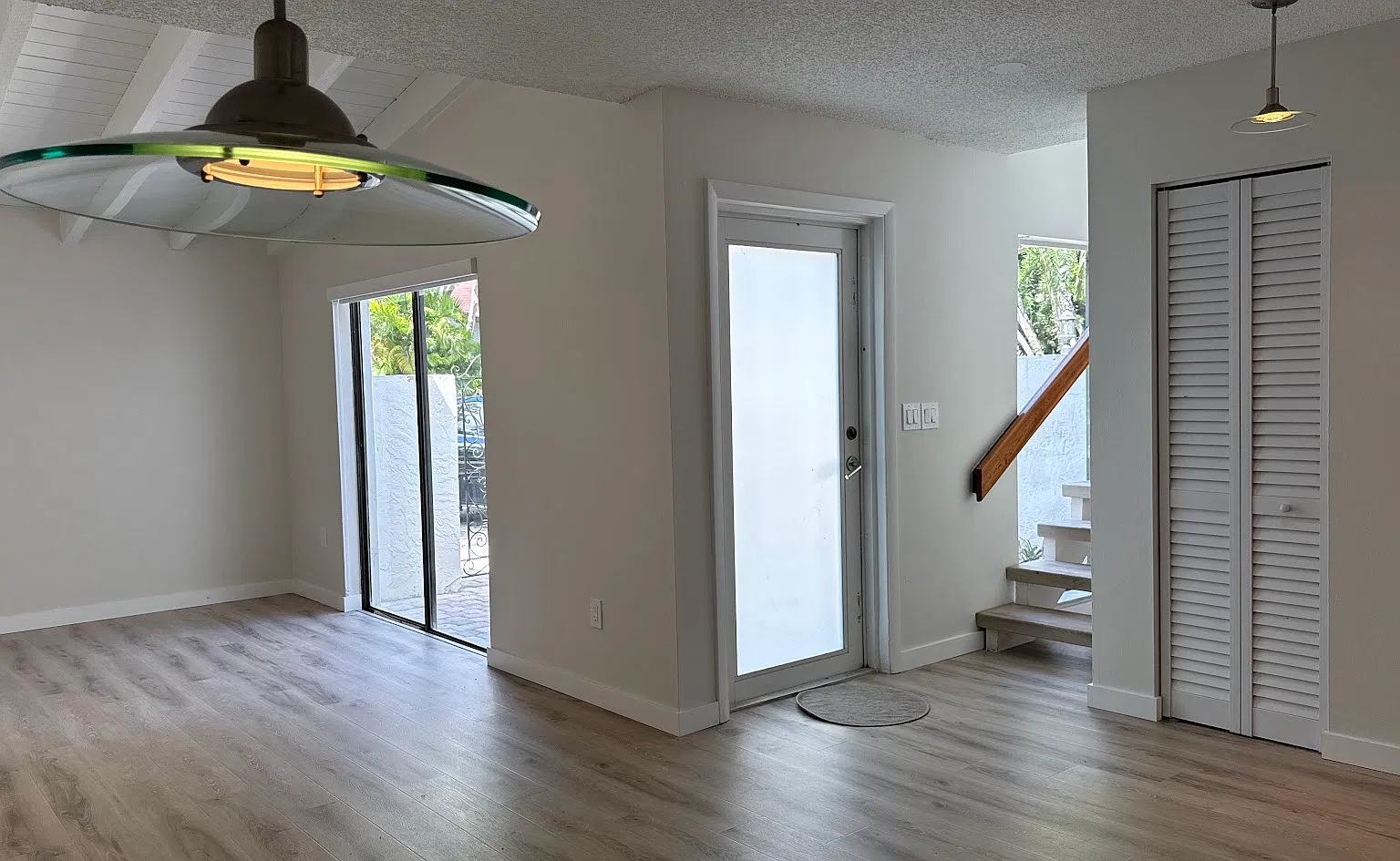 3 bed, 1378 sqft, $3,100 — Photo 2